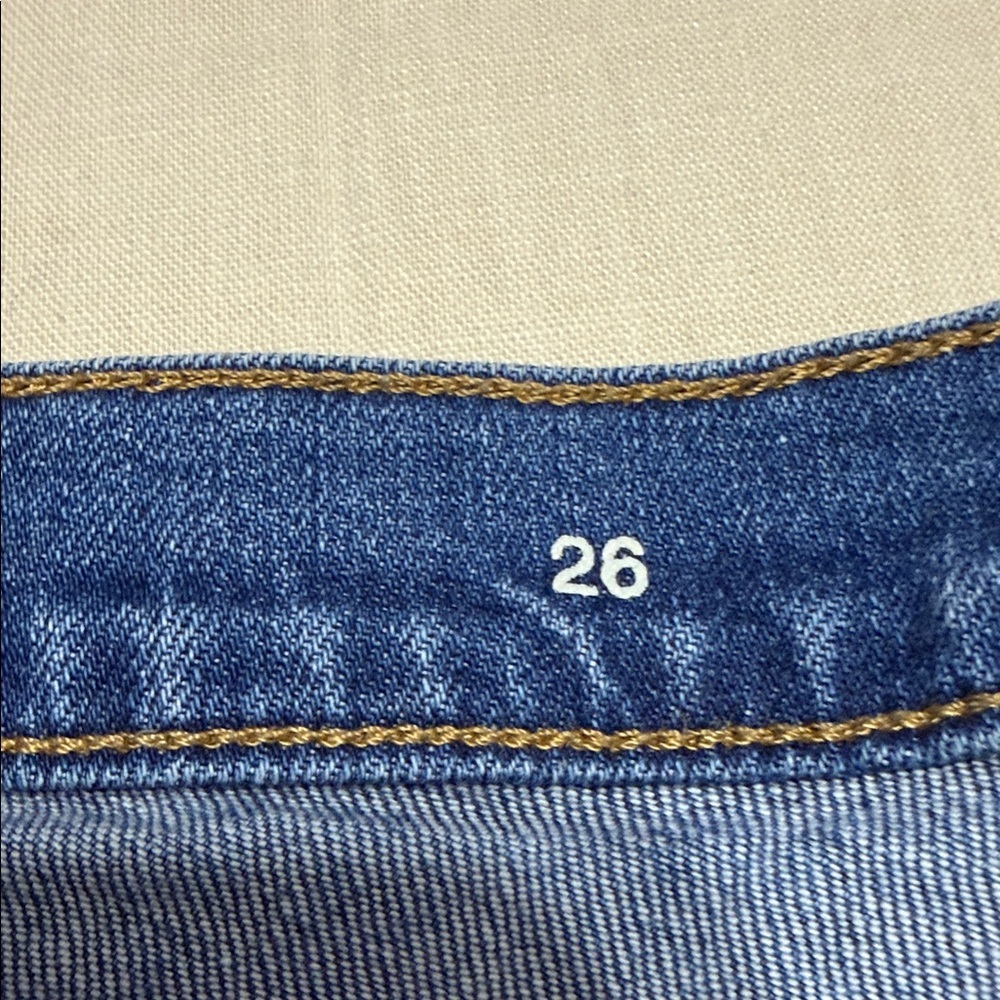 GAP 1969 Women's Medium Blue Frayed Hem Denim Cut Off Shorts, Size 26. - Picture 8 of 12